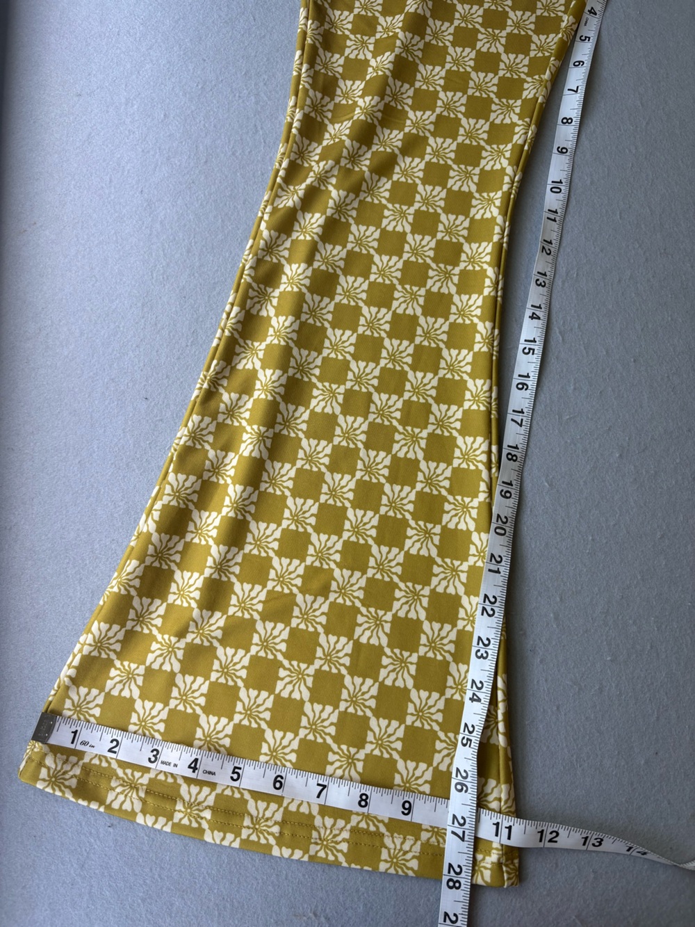 Billabong Hang Loose Pants Chartreuse Mustard Yellow Printed Flared Pants Sz M - Picture 7 of 10